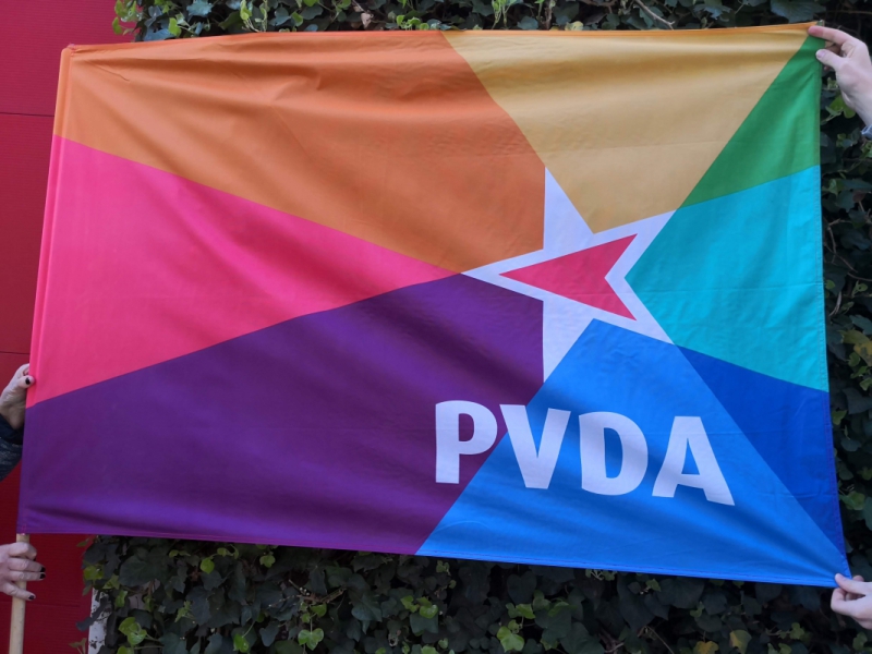 Vlag op stok PVDA / Drapeau sur poteau PVDA